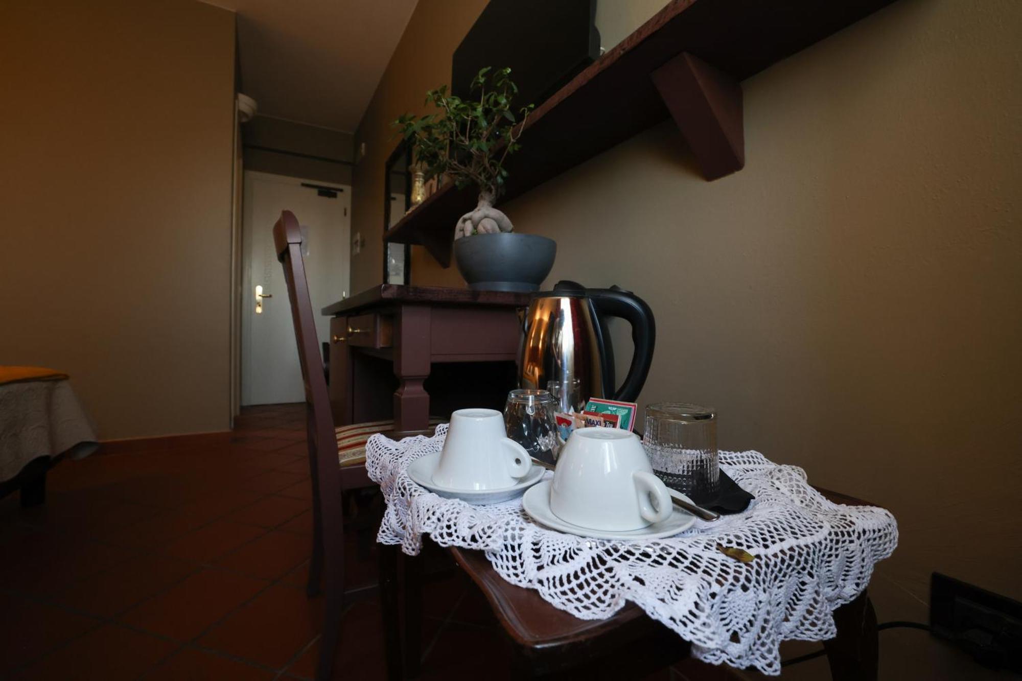 Hotel Florence Manerba del Garda Oda fotoğraf