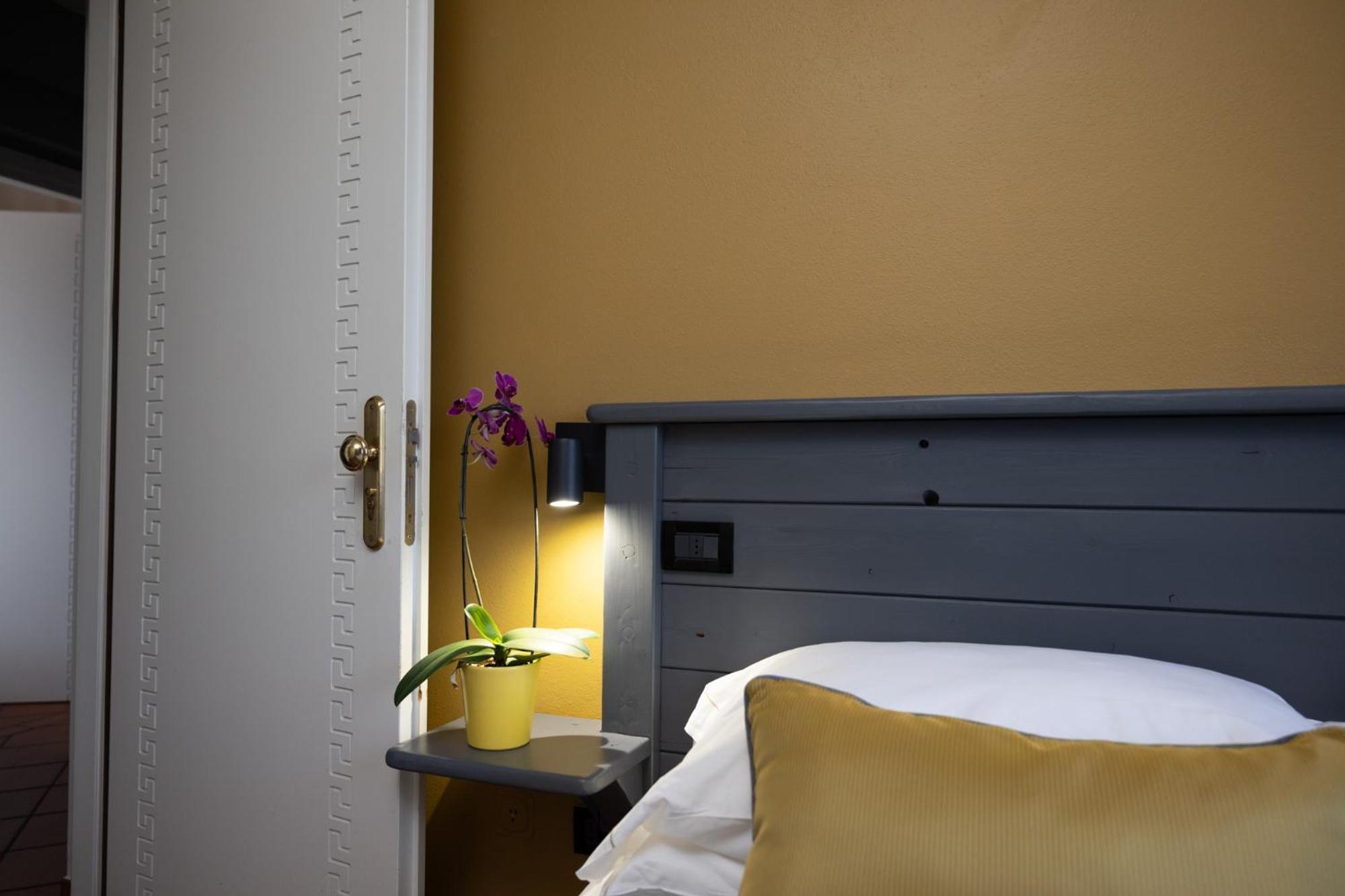 Hotel Florence Manerba del Garda Oda fotoğraf